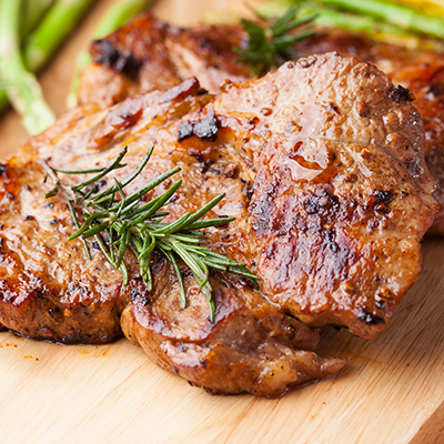Côtes de porc, grillées à l'érable, thym et moutardées au BBQ