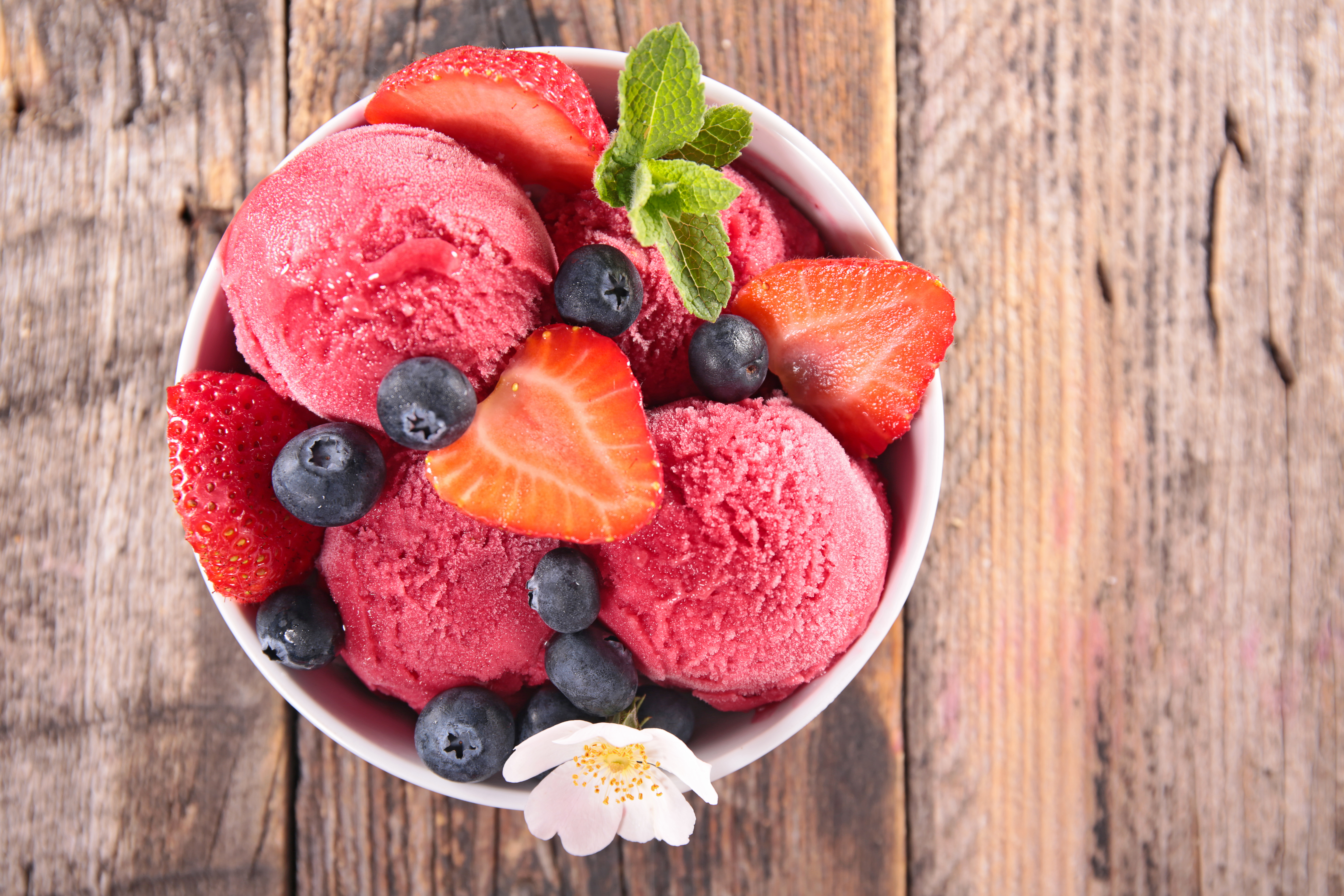 Glace crémeuse aux fruits des champs