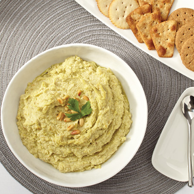 Tartinade de gourganes aux noix de pin et parmesan frais