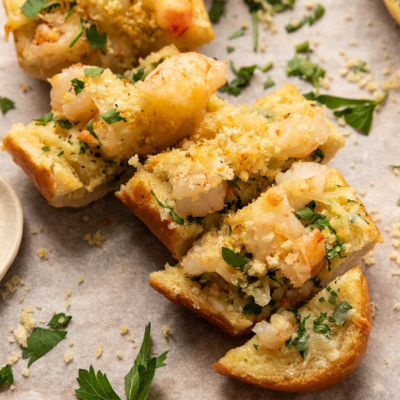 Baguette aux crevettes beurre à l'ail gratiné, crumble au citron