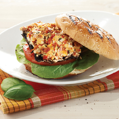 Burger de portobello au fromage de chèvre et tomates séchées