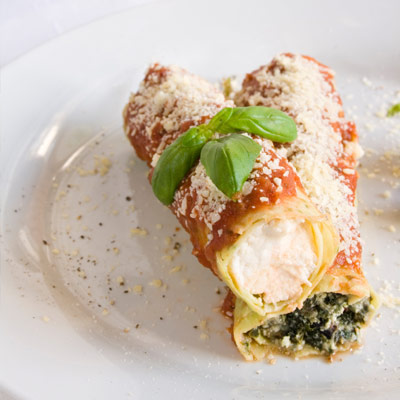 Cannelloni with Spinach and Cheeses mixture