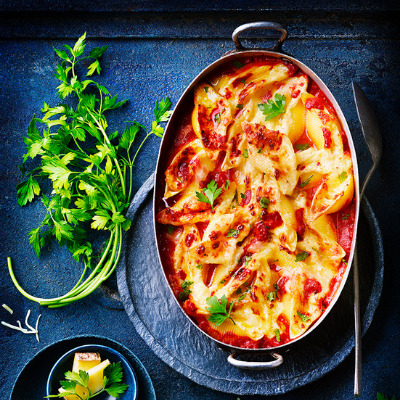 Conchiglioni filled with cheese