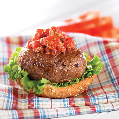 Hamburger et pesto de poivron rouge et tomates séchées