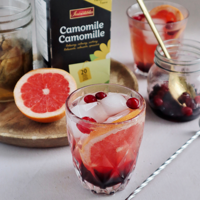 Mocktail à la camomille, aux fruits nordiques et au pamplemousse