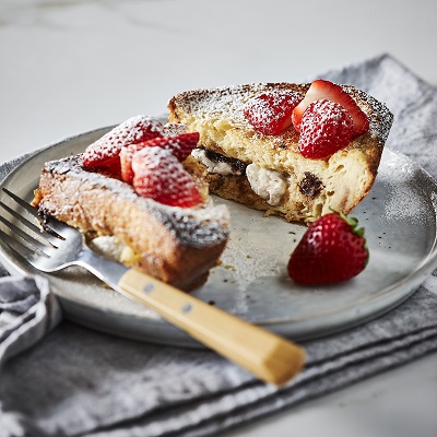 Marshmallow chocolate bread pudding with Québec strawberries