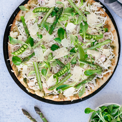 Pizza aux crevettes et asperges