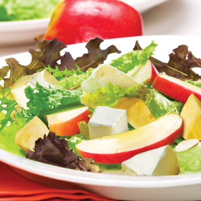 Salade acidulée au fromage triple crème