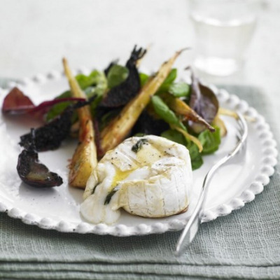 Salade de panais, mini betteraves rôties et bûche de chèvre