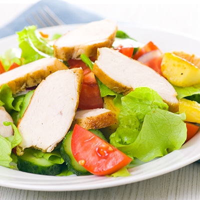 Salade de romaine croquante à la dinde fumée