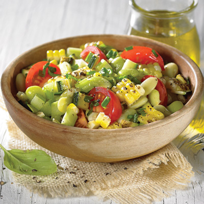 Salsa au maïs grillé sur le barbecue
