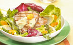 Citrus-flavoured tuna steak on a sunny salad